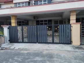 4 Bedroom House Indera Mahkota 8 Kuantan Homestay